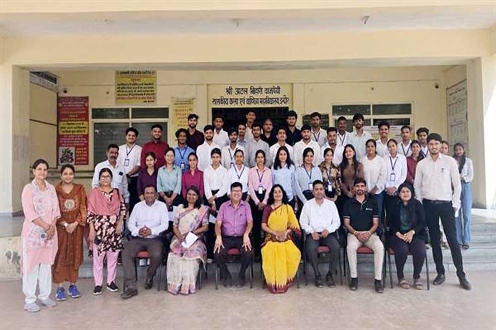 महाविद्यालयों, विश्वविद्यालयों में परांपरागत विषय से पढ़ाई कर रहे विद्यार्थियों के लिए उच्च शिक्षा व