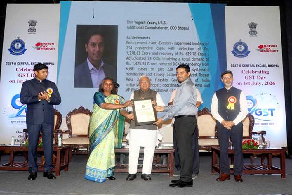 राज्यपाल ने नौवें जी.एस.टी. दिवस पर किया करदाताओं का सम्मान
