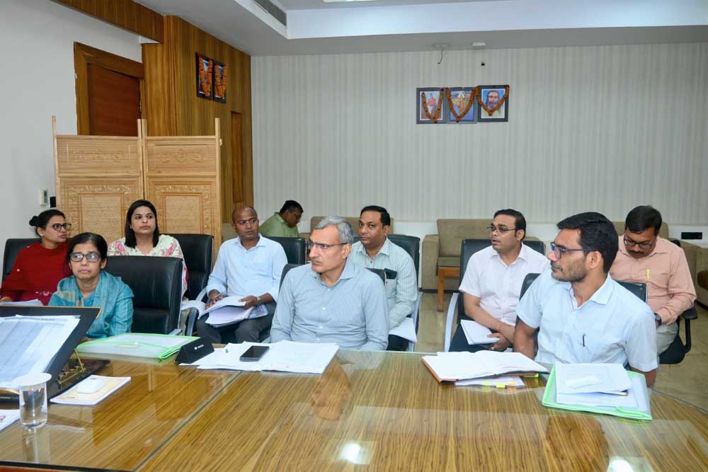 बस्तर प्रवास के अनुभवों के आधार पर मंत्री  लक्ष्मी राजवाड़े ने ली उच्चस्तरीय समीक्षा बैठक